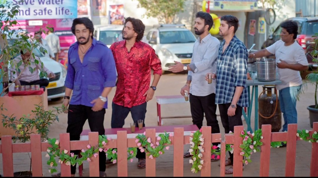 PassingCloud__'s tweet photo. @rkt_tewary @kanwardhillon_ Anya &amp; other friends believed him in a jiffy !! They all saw the same video as his fam but still they trusted him !!

Any  kind of glorification  of Paresh &amp; Sailee supporting him when truth is reveale will be shallow 😪

@rkt_tewary  
#KanwarDhillon  #UdneKiAasha https://t.co/ercUL1Q2oI