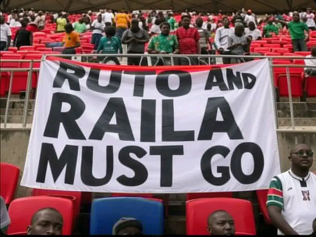 wanjirunjira's tweet image. I think it's becoming easier to identify state propagandists lately. Hakuna in between. Fire and water. It's left or right. We all know who's winning 🇰🇪 🥳 Ruto Must Go. #DrainTheSwamp  #KenyaMpya
#SystemOverhaul