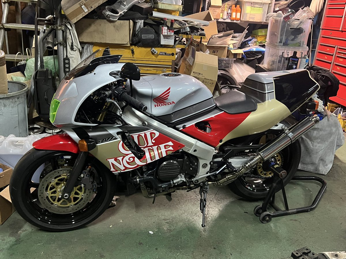 盆栽の模様替えも大詰め！

そろそろツーリングの季節なんで急がねば