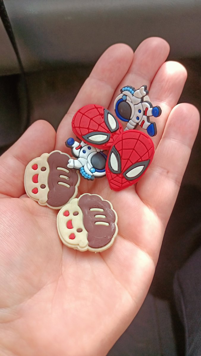 Az önce bi çocuktan küçük bi iyiliğe teşekkür olarak bunu aldım 🥹