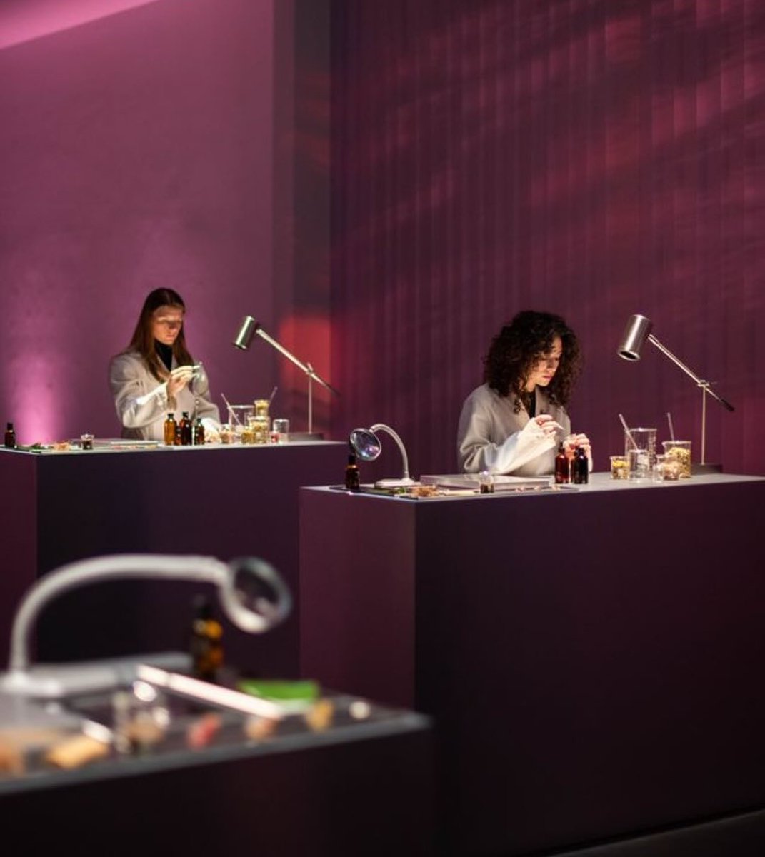 O2Eventworks's tweet image. Aesop’s fragrance launch experience at @Studio525—our team helped set the mood with dynamic lighting, highlighting the unique PVC curtains, precise product pin-spotting, and immersive audio for live demonstrations and discussions
Event production by SEEN BX
Images from SEEN Group