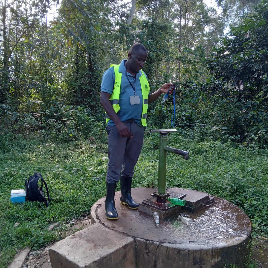 Aquaya (@aquaya) on Twitter photo Kato Joram, a data collector in Kabarole, Uganda, tests water samples from a hand pump. He measures pH levels, which indicate water’s acidity or alkalinity.
Learn more:aquaya.org/composition-of…
<a href="/hiltonfound/">Hilton Foundation</a> | #WaterQuality | #Fieldwork Kato Joram, a data collector in Kabarole, Uganda, tests water samples from a hand pump. He measures pH levels, which indicate water’s acidity or alkalinity.
Learn more:aquaya.org/composition-of…
<a href="/hiltonfound/">Hilton Foundation</a> | #WaterQuality | #Fieldwork