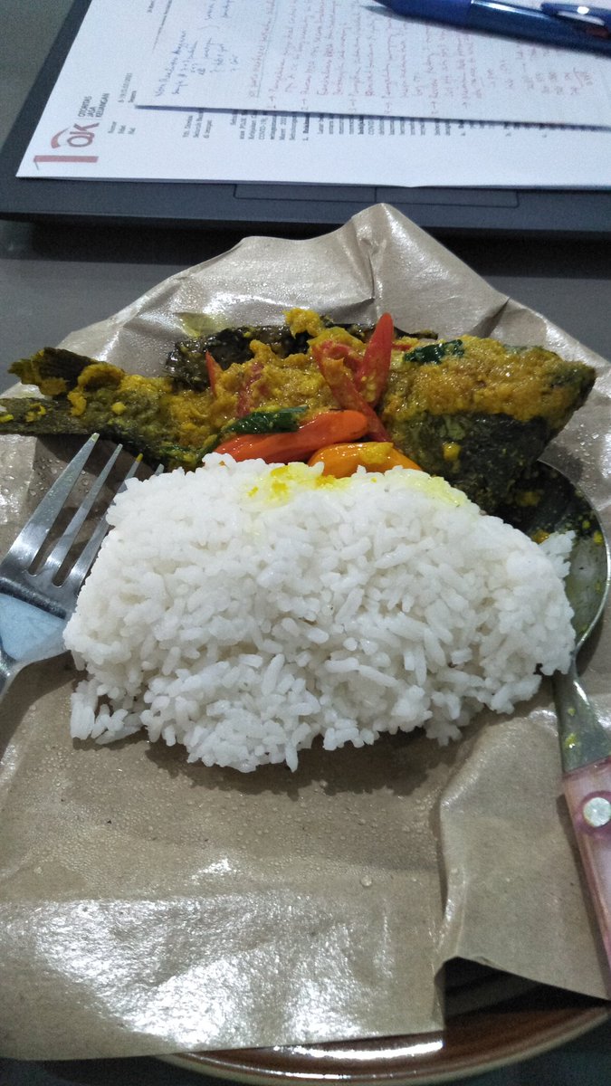 Yauda dinnernya ini aja sambil bahas bahan rapat