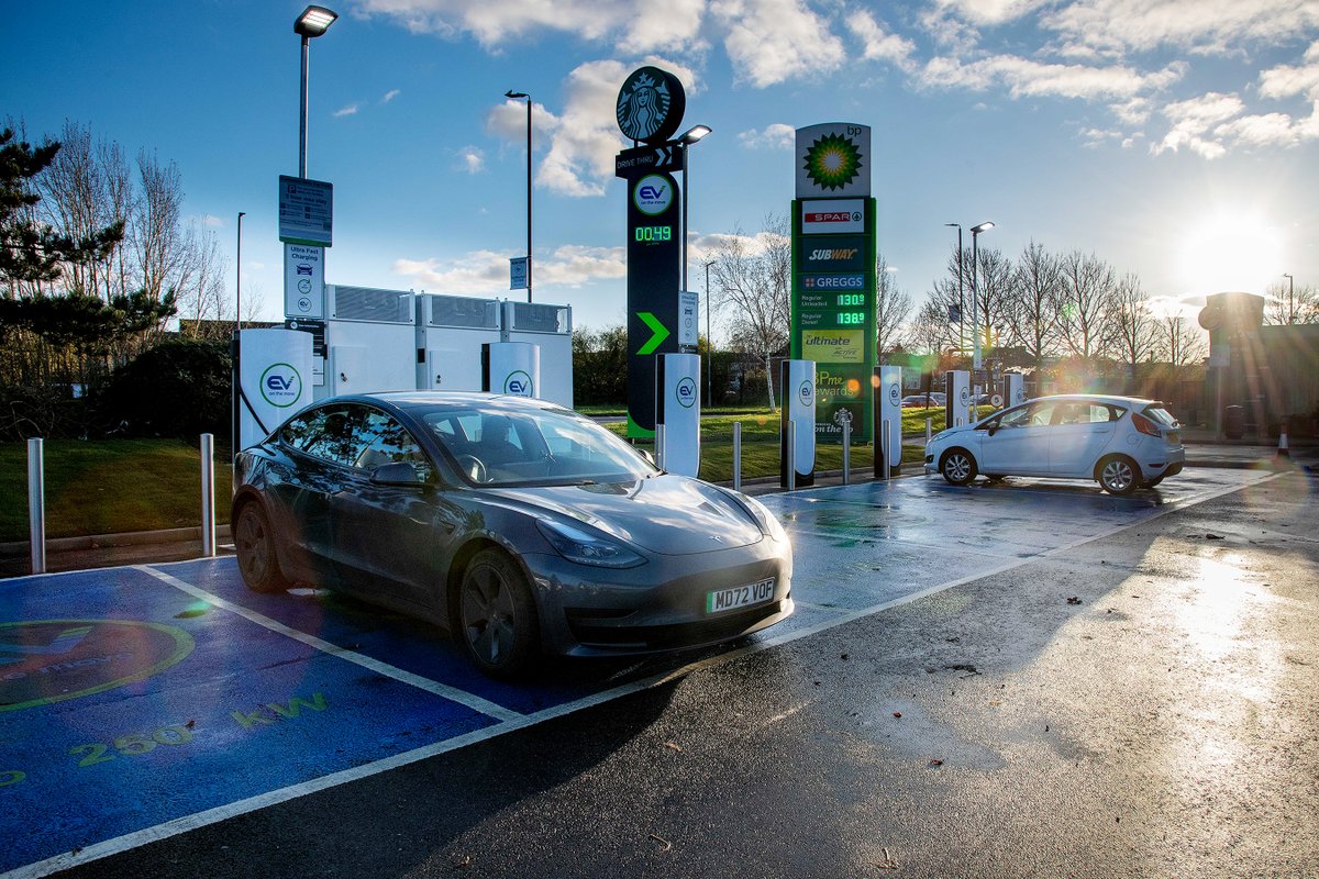 EG ON THE MOVE tweet media