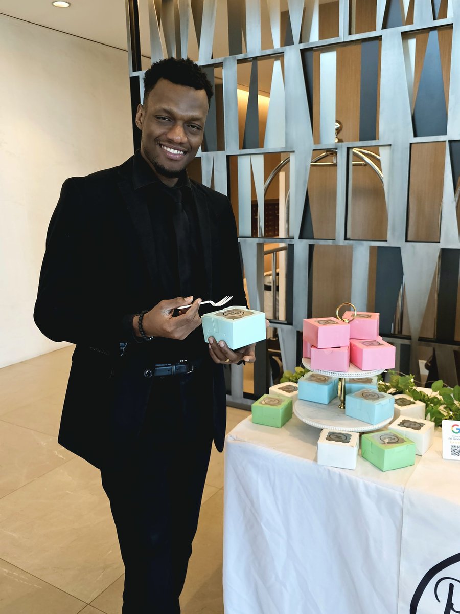 When your rum cake so good, a customer asks for a picture😂
@theprettypate