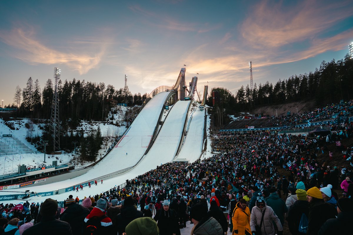 Olipa meillä viikonloppu! ✨

Kiitos vapaaehtoiset, urheilijat, kumppanit, työntekijät, yleisö, opiskelijat ja Lahden kaupunki – kiitos sinulle, joka olit mukana!

Salpausselällä vieraili pitkän viikonlopun aikana yhteensä n. 57 000 kävijää.

#salpausselänkisat #lahti