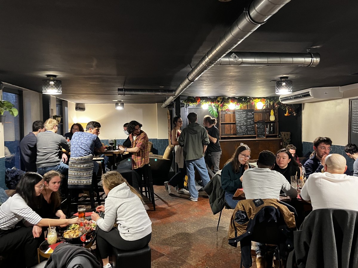 youngFINYS's tweet image. What an amazing Apéro by FINYS with 50+ participants yesterday in Saint-Malo for the @sfrmbm conference!🍻 A great chance for young imaging researchers (from Rennes, Marseille, Paris... even New York!) to connect before the congress. Who caught the sunset?! 🌅 #FLI @ESMI_society