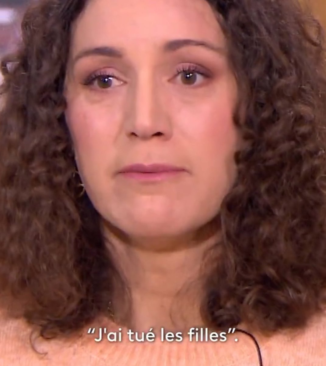 GossipRoomOff's tweet image. 🚨Le 29 octobre 2023, Sylvain C., gendarme, a commis l’irréparable : il a assassiné ses trois filles de 5 à 10 ans, avant de mettre fin à ses jours. Quelques mois plus tôt, en février, Lucile, son épouse, avait demandé le divorce. Une décision qu’il n’a jamais acceptée.

Le jour…