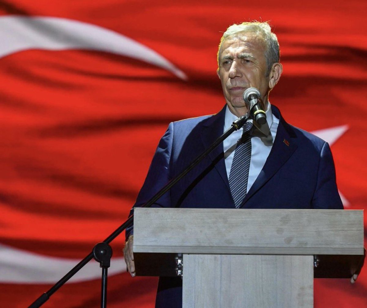 ww3mediaa's tweet photo. 🔴Mansur Yavaş: 

Anayasa'nın 3. maddesi açıktır; 'Bayrağı, şekli kanunda belirtilen beyaz ay yıldızlı al bayraktır'

Tek bayrağımız da budur, adı Türk Bayrağı'dır. https://t.co/Yl2jJgdYh8