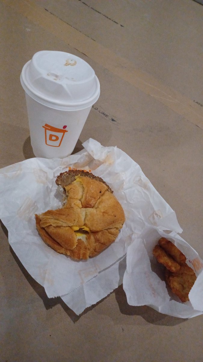 Buenos Días Cipotones de 45' s <a href="/ca_acosta/">Carlos Andrés Acosta</a> <a href="/luislarahn/">Luis Lara</a> <a href="/fervarelahn/">Fer Varela</a> ... Buen Inicio de Fin de Mes 💰 💲 🤑  ... Saludos ✌️ 📻