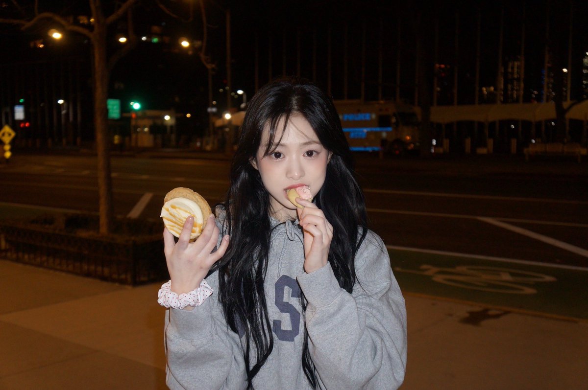 picbaemon's tweet photo. AHYEON WEVERSE UPDATE https://t.co/LNZuWnyLHJ