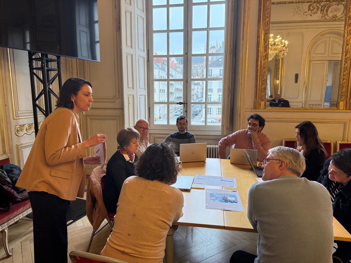 Prefet44's tweet photo. ➡Le SIRACEDPC assure le pilotage et la coordination des  politiques de sécurité civile avec la responsabilité des dispositifs d'alerte, de préparation et de gestion opérationnelle des crises. https://t.co/82fX8DFOMs
