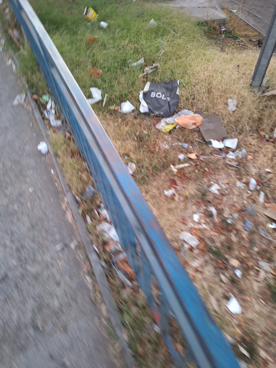 Catitamedinap's tweet photo. @loprado_muni , @metrodesantiago  quiero dejar este https://t.co/TPbsT62qkp usuaria del metro pajaritos y durante la mañana, las calles que rodean al metro y me encuentro con un basural tremendo.Por favor necesitamos que se pongan las pilas con el aseo https://t.co/Qc6gJJDpUA
