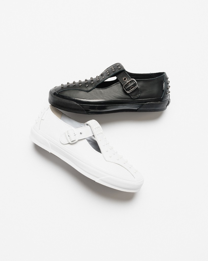 AFEWSTORE's tweet image. SHOP LINK ➡️ l8r.it/KchA

The LX Mary Jane 93 Pearlized and Mary Jane Starz reimagine the iconic silhouette with shimmering details and a touch of nostalgia. Skate style meets unexpected elegance,.

#Vans #MaryJane #OffTheWall #afewstore