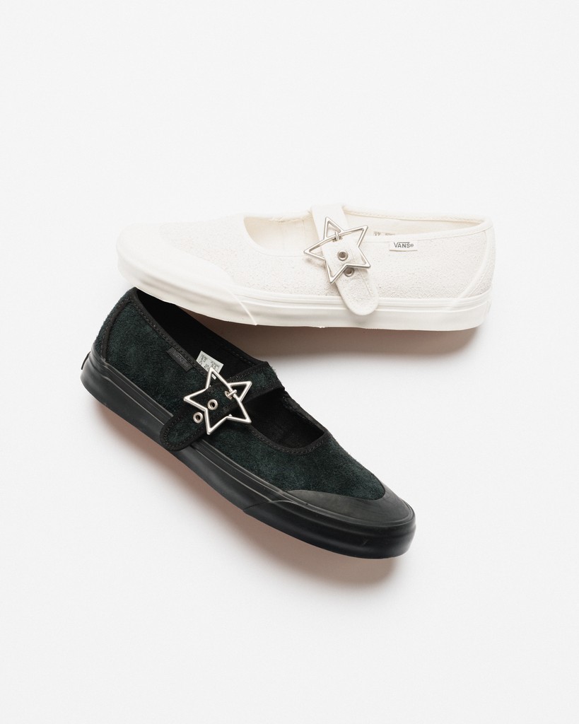 AFEWSTORE's tweet image. SHOP LINK ➡️ l8r.it/KchA

The LX Mary Jane 93 Pearlized and Mary Jane Starz reimagine the iconic silhouette with shimmering details and a touch of nostalgia. Skate style meets unexpected elegance,.

#Vans #MaryJane #OffTheWall #afewstore