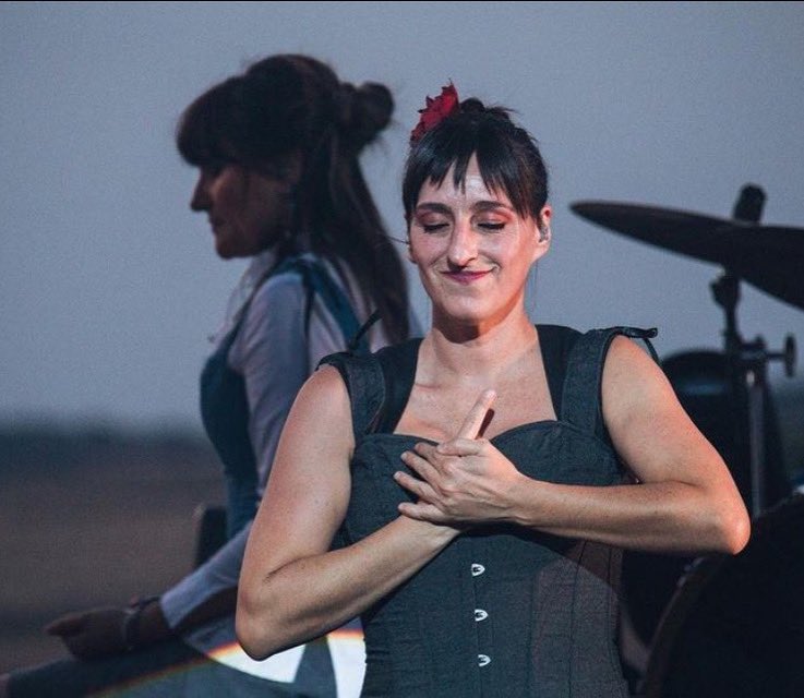 Rozalén (@rozalenmusic) on Twitter photo Mi hermanita elegida se nos hace grande!! Aún más!!!!! 💞
FELICIDADES!!! <a href="/BeatrizRomeroLS/">Beatriz Romero</a> 💃🏻
Qué suerte tenerte…..
#BeatrizRomero #Rozalén #Cumpleaños #LenguaDeSignos Mi hermanita elegida se nos hace grande!! Aún más!!!!! 💞
FELICIDADES!!! <a href="/BeatrizRomeroLS/">Beatriz Romero</a> 💃🏻
Qué suerte tenerte…..
#BeatrizRomero #Rozalén #Cumpleaños #LenguaDeSignos