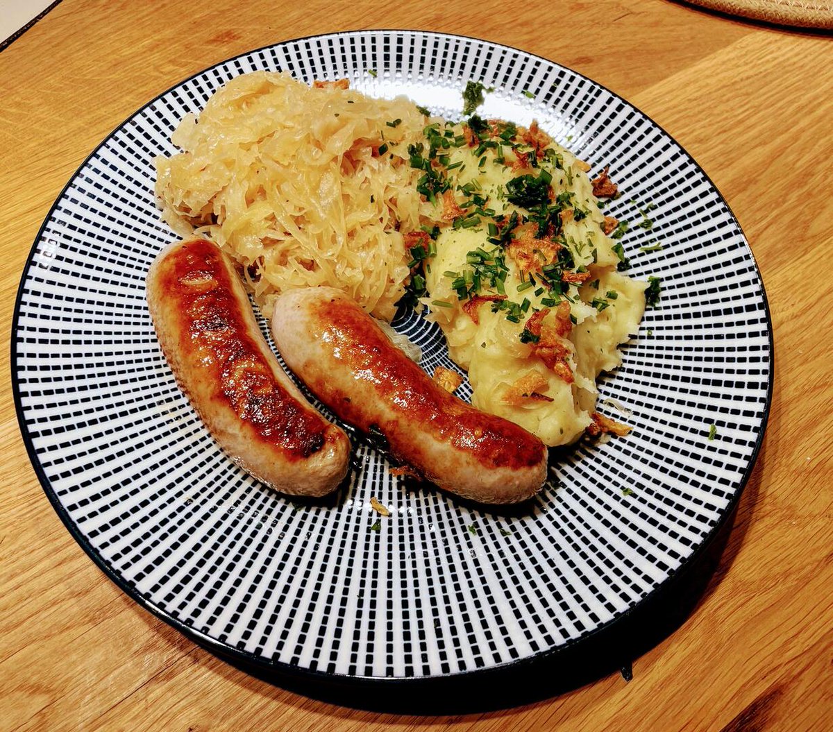 homevsfastfood's tweet image. [homemade] Bratwurst, Sauerkraut and mashed potatoes
👉 homecookingvsfastfood.com
#HomemadeBratwurst #Sauerkraut #MashedPotatoes #ComfortFood #Foodie #homecooking #food #recipes #foodpic #foodie #foodlover #cooking #hungry #goodfood #homecookingvsfastfood