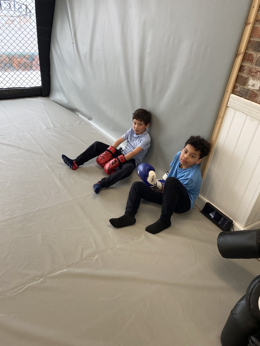 _SuttonHouse_'s tweet photo. An enrichment trip to Southend Combat Academy working on our fitness and boxing skills. #enrichment #primarysemh #boxingfitness https://t.co/DYTmhOYfUn