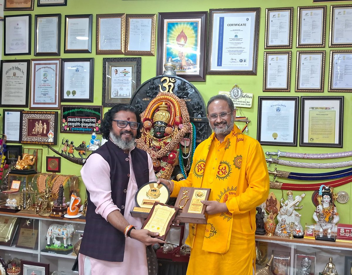 <a href="/dsvvofficial/">Dev Sanskriti Vishwavidyalaya</a> के पर्यटन विभाग के संकाय सदस्य डॉ. अरुणेश पाराशर जी को IHM एवं ग्राफिक एरा विश्वविद्यालय  द्वारा “टेक्नोलॉजी के साथ एथिक्स नियमों” विषय पर सारगर्भित प्रस्तुति दी।

इस उपलब्धि के लिए उन्हें प्रतिकुलपति आद. <a href="/DrChinmayP/">Dr. Chinmay Pandya</a> जी का आशीर्वाद एवं शुभकामनाएँ प्राप्त हुईं।