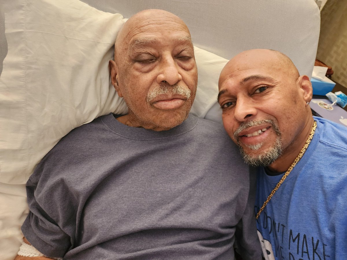 With my Dad on his 85th birthday. 4 / 7/ 2025.❤️❤️❤️❤️❤️❤️