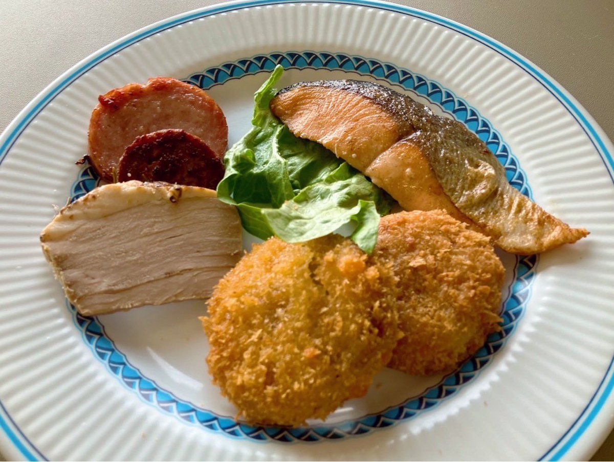 ヤマダイグループでは函館市女性会議主催のみんなの居場所「ここみカフェ」に納豆や魚など食材提供をしております
今月6日のカフェでは当社スタッフが山大提供の桜鱒でムニエルを担当。また新発売の「ひじき和え納豆」と「でっかいひきわり納豆」も好評でした✨

#ここみカフェ
#山大
#ヤマダイフーズ