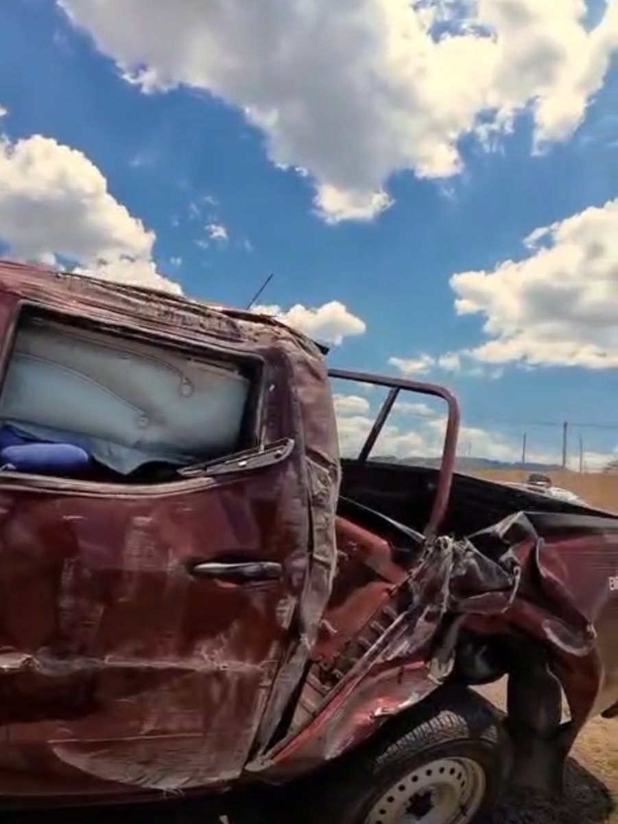 soymj17's tweet image. Cuantos vehículos del Estado han destruido estos animales por actuar de forma imprudente?
Atropella a la señora y no se preocupa por ver el estado de la misma
Van niños en ese carro!
Que hace el vehículo ENEE-2024-1195 en esa ruta y quien lo conduce?
@MP_Honduras pilas!