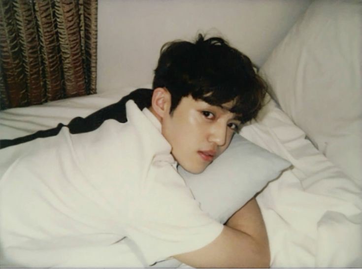 hanchowi's tweet image. hiraya
– a #jeongcheol au

hiraya is a famous pinoy band of six members. what the fans don't know is they used to be a group of seven with an unsolved past