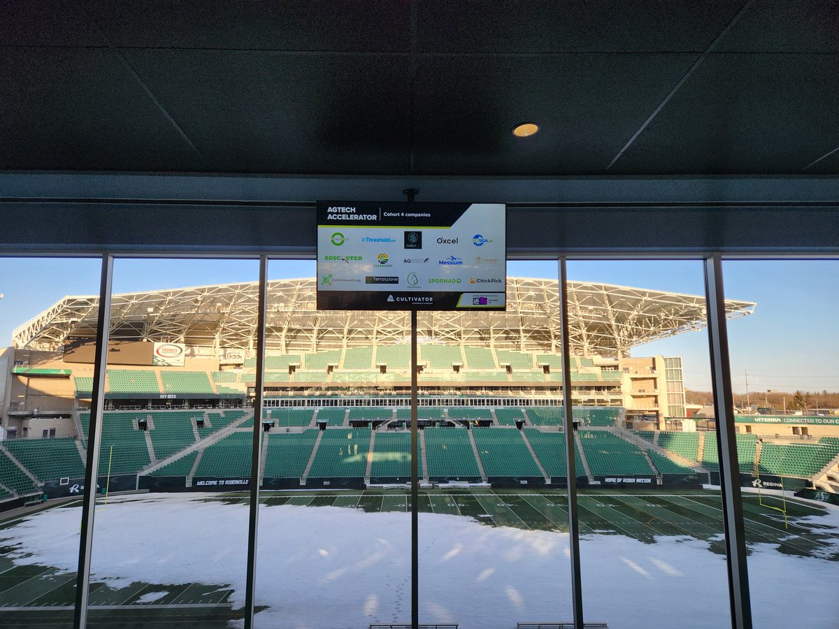 spornadosampler's tweet image. Great end to Day 1 of the @cultivatorsk AGTECH ACCELERATOR #cdnag #Innovation #startup #farmtwitter