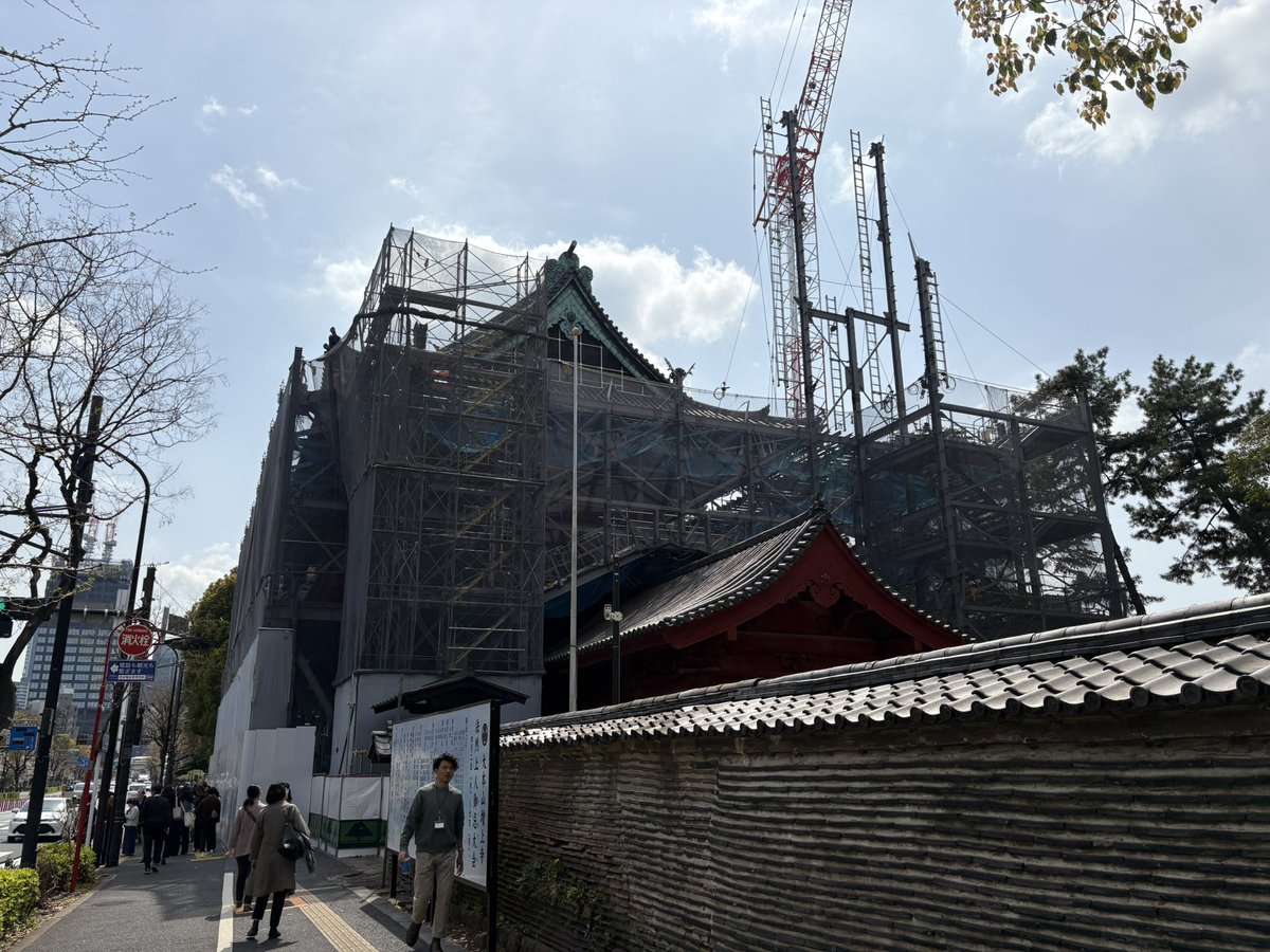 isoq's tweet photo. 東京の増上寺と東京タワー https://t.co/BRNHn7v6bz