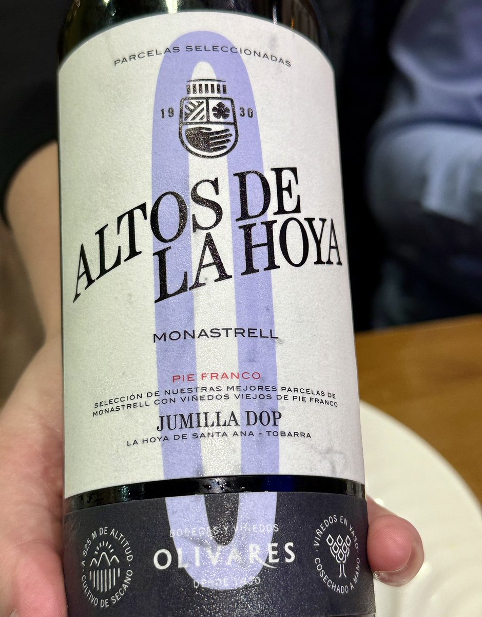 Master Class en la <a href="/VinosJumilla/">Vinos DOP Jumilla</a>  con cata guiada por Carolina Martínez y Silvano García catando uva Monastrell así como múltiples expresiones, desde frescos blancos hasta tintos de paraje y dulces.
#ConexiónJumillaMex #DOPJumilla