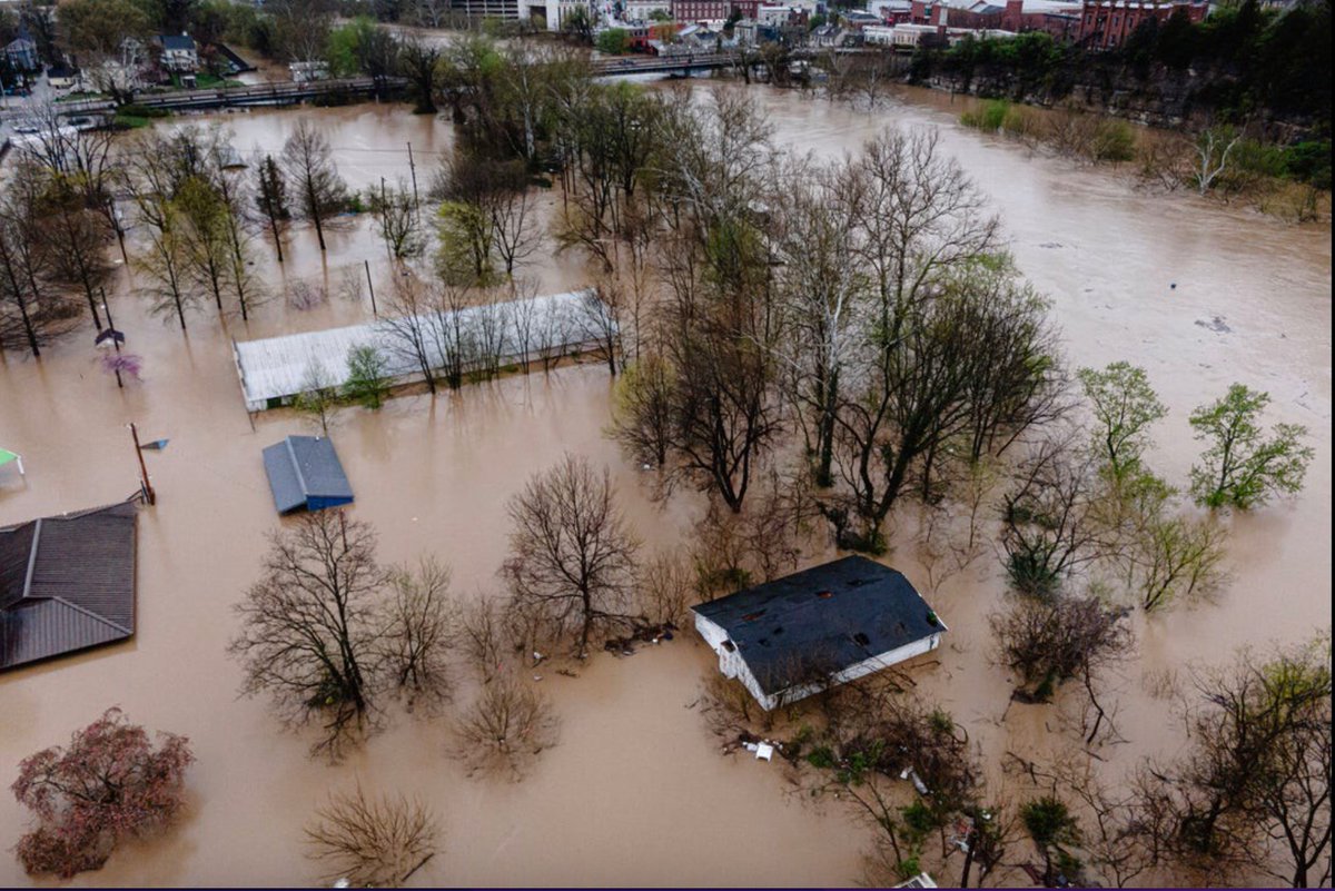 gbdrrrf's tweet photo. 🌪️🌧️ A rare spring storm has devastated parts of the U.S.—21 lives lost, $90B in damages. Floods, tornadoes, and disrupted communities.

Fueled by a warming climate, extreme weather is escalating.

Resilience isn’t optional. It’s urgent. #ClimateCrisis  #ExtremeWeather https://t.co/YMxrttVcgI