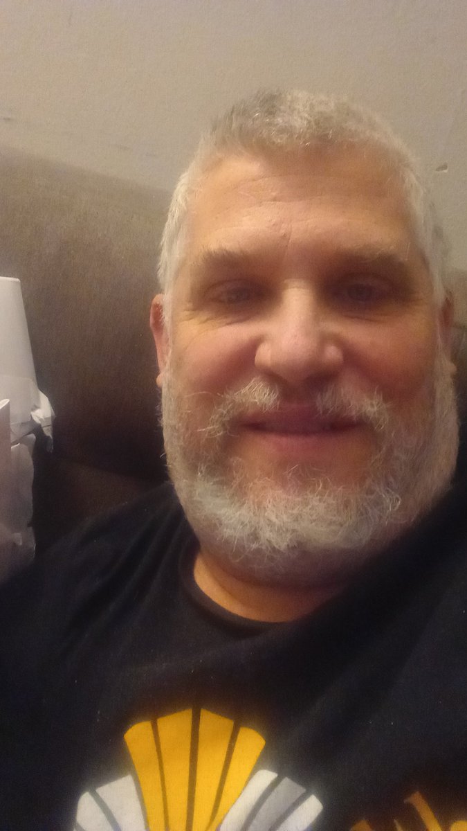 Robert11301970's tweet photo. @della_olvera0 Happy birthday https://t.co/nNRYrB57HX