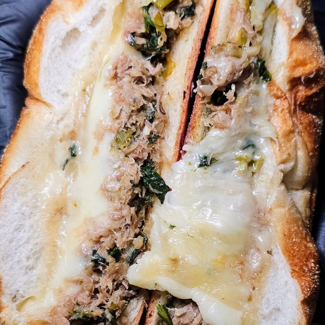 TheCooperCheese's tweet photo. This sandwich? Your ultimate @marchmadnessmbb championship meal.
Big shoutout to #HuntsAnnex for showing us how it's done with that legendary Cooper Cheese drip.👏
Who are you rooting for?👀 https://t.co/bUeNGcR1sf