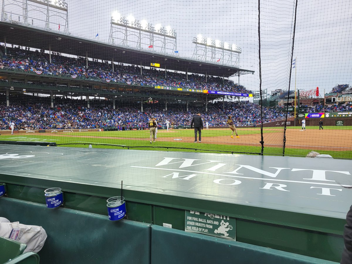 My cousin just sent me this picture. Would somebody at the Federal Landmark be kind enough to go over to the first base side and slap him? #cubs #wrigle