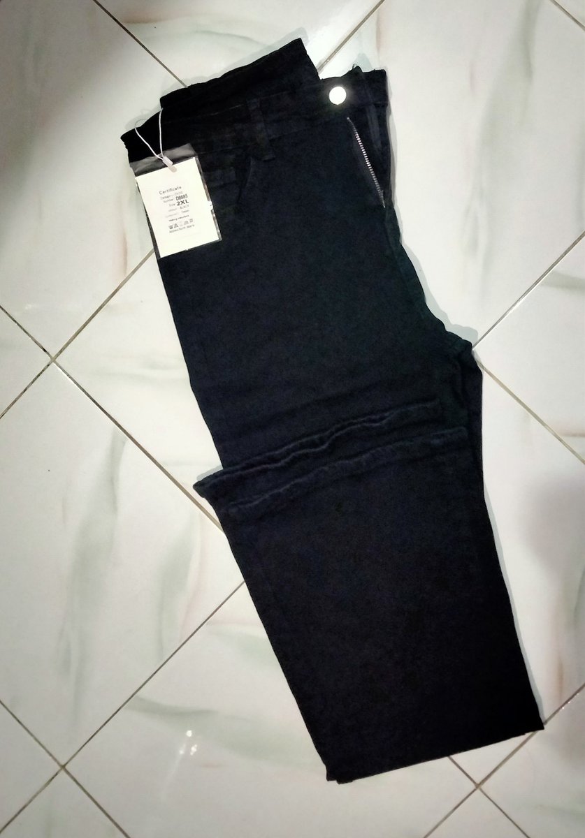 lutfiahm__'s tweet photo. wts celana cutbray jeans "LULU-JEANS" 
warna : hitam 
ukuran : XXL (belum pernah dipakai sama sekali)
price : 80k 
dom : Tegal, Jawa Tengah 

#wts 
#celanacutbray https://t.co/n6fFwHjyyU
