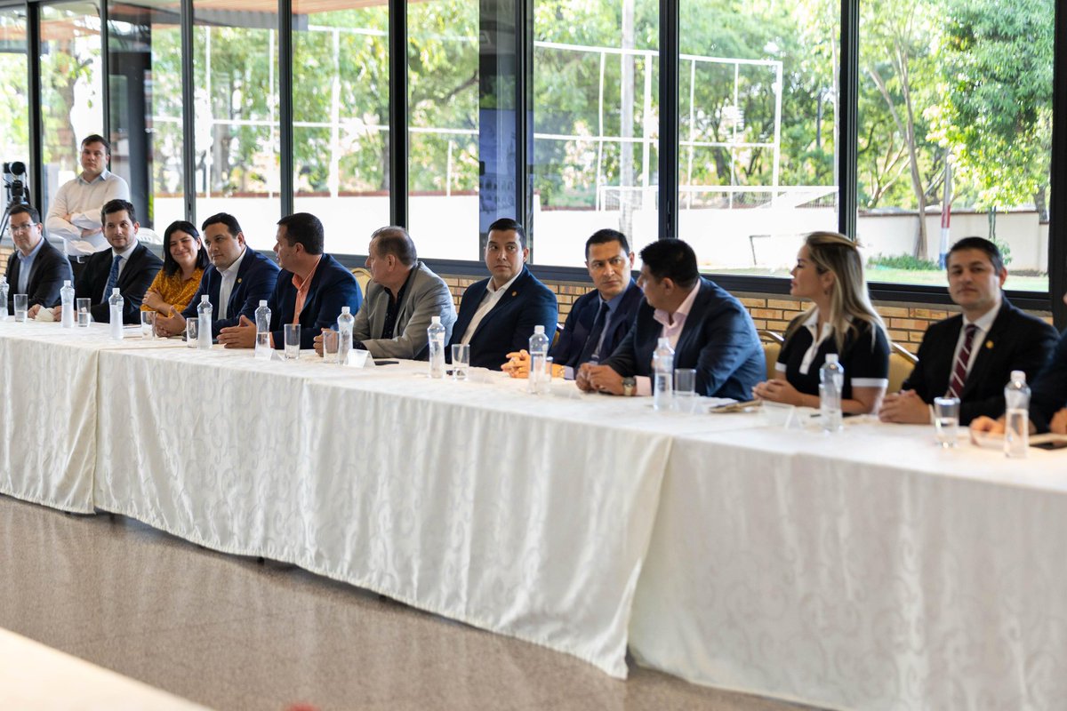 Hoy dimos un paso muy importante para transformar la movilidad en el área metropolitana: inicia la construcción del primer sistema de acceso y salida rápida de la Gran Asunción. Esta obra incluye una autopista urbana elevada que unirá Ñu Guasú con Silvio Pettirossi, además de dos
