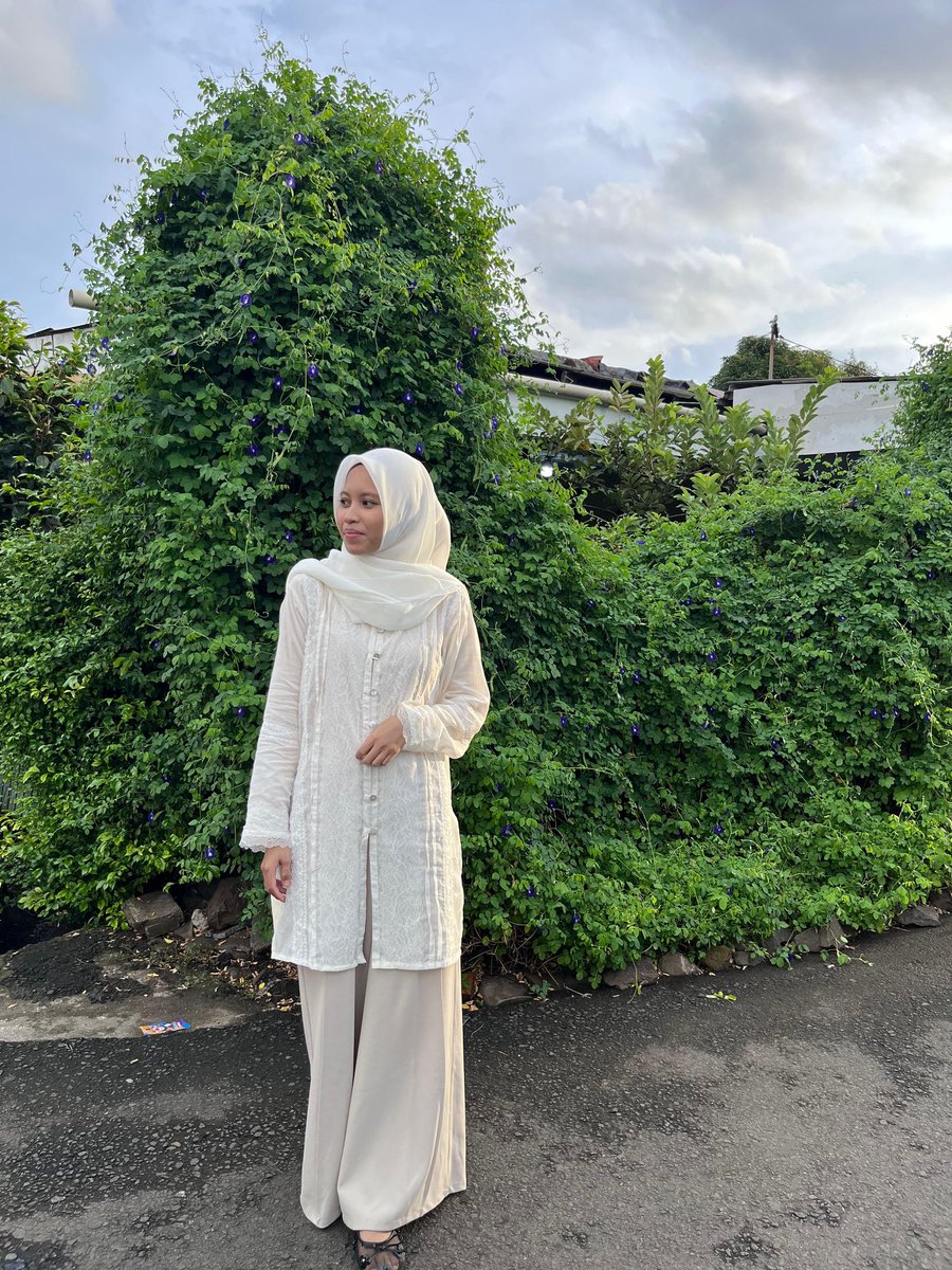 Novitɑ Puspitɑsɑri (@novitapuspita19) on Twitter photo Selamat hari raya idul fitri, mohon maaf lahir & batin🙏🤍
<a href="/samsungID/">Samsung Indonesia</a>
#AwesomeRayaStyle
#AwesomeIntelligence #GalaxyA56 5G #GalaxyA36 5G Selamat hari raya idul fitri, mohon maaf lahir & batin🙏🤍
<a href="/samsungID/">Samsung Indonesia</a>
#AwesomeRayaStyle
#AwesomeIntelligence #GalaxyA56 5G #GalaxyA36 5G