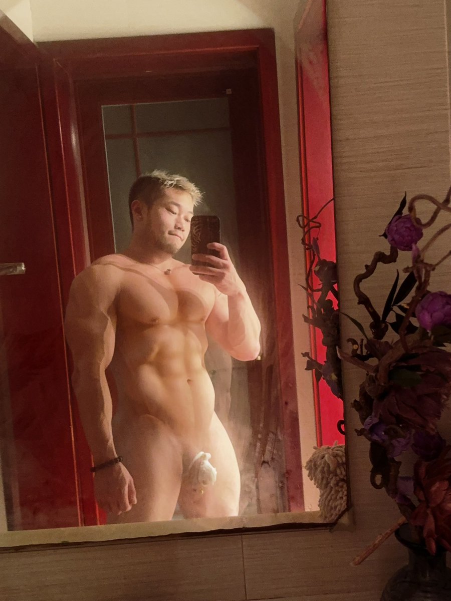 The correct key can open the treasure chest💝