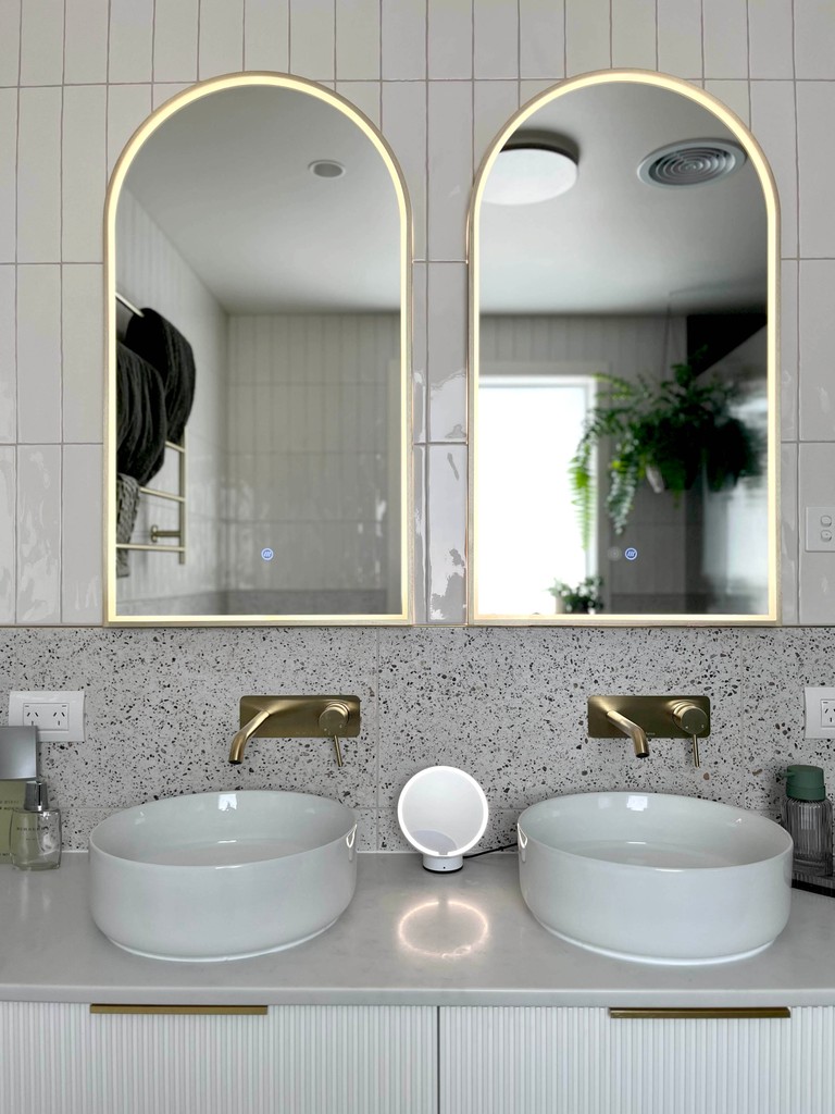 RemerMirror's tweet photo. On or off, the Mirage makeup mirror is always on point. ✨ Designed to magnetically attach to your compatible Remer mirror* for flawless precision. Ready to glow? 💫 

Find out more: https://t.co/xdIx84F3OX

*Compatible when purchased as a bundle. https://t.co/Y7puXX5m4r