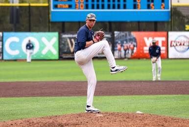 Congratulations to <a href="/Everett_Catlett/">Everett Catlett</a> on making his professional debut for the <a href="/FresnoGrizzlies/">Fresno Grizzlies</a> of the <a href="/Rockies/">Colorado Rockies</a>.
Going 1.2 inning going with no runs and 2 strikeouts!
#ProHoyas