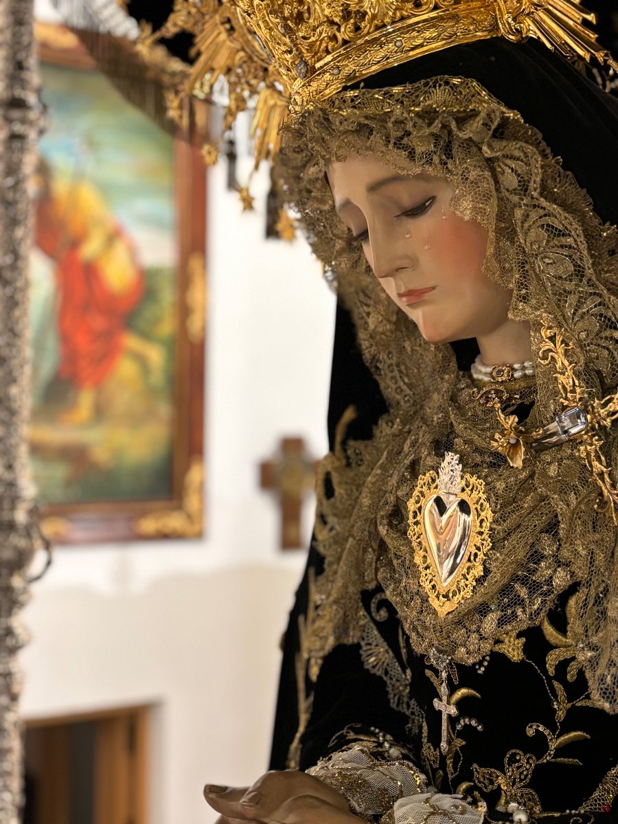 SilencioAlmeria's tweet photo. SEMANA SANTA |
La Virgen del Consuelo ha sido entronizada en su paso de palio de cara al próximo Jueves Santo.

Luce terno de salida y tocado realizado con su mantilla de hilo de oro y encaje francés de hilo de oro por @JoseFco95 https://t.co/HDDKodBkBI