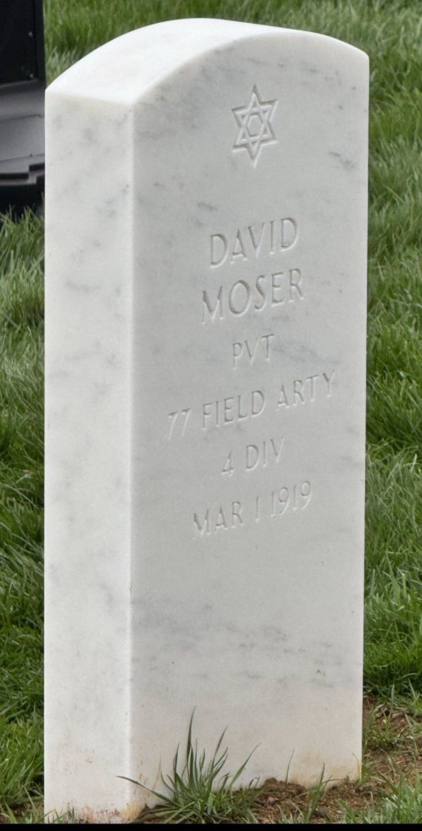 RitchieTorres's tweet image. Private David Moser was a Jewish-American soldier who served with valor in World War I and died during the Spanish Flu pandemic. Despite his Jewish faith, the U.S. government buried him under a headstone engraved with the Latin Cross—a symbol of Christianity.
I represent Private…