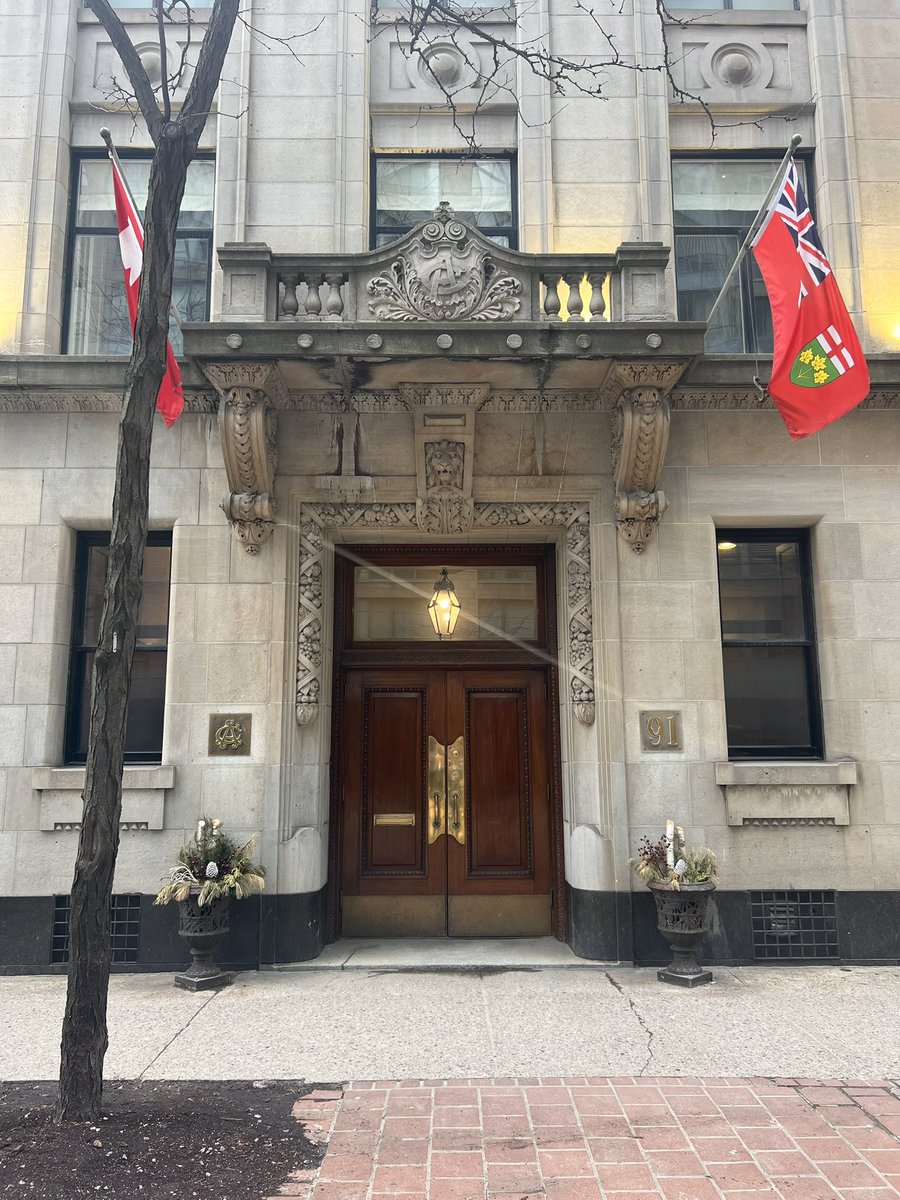 Always worthwhile and compelling conversations at PC HQ here in Toronto.
#albanyclub #conservativeparty #canada