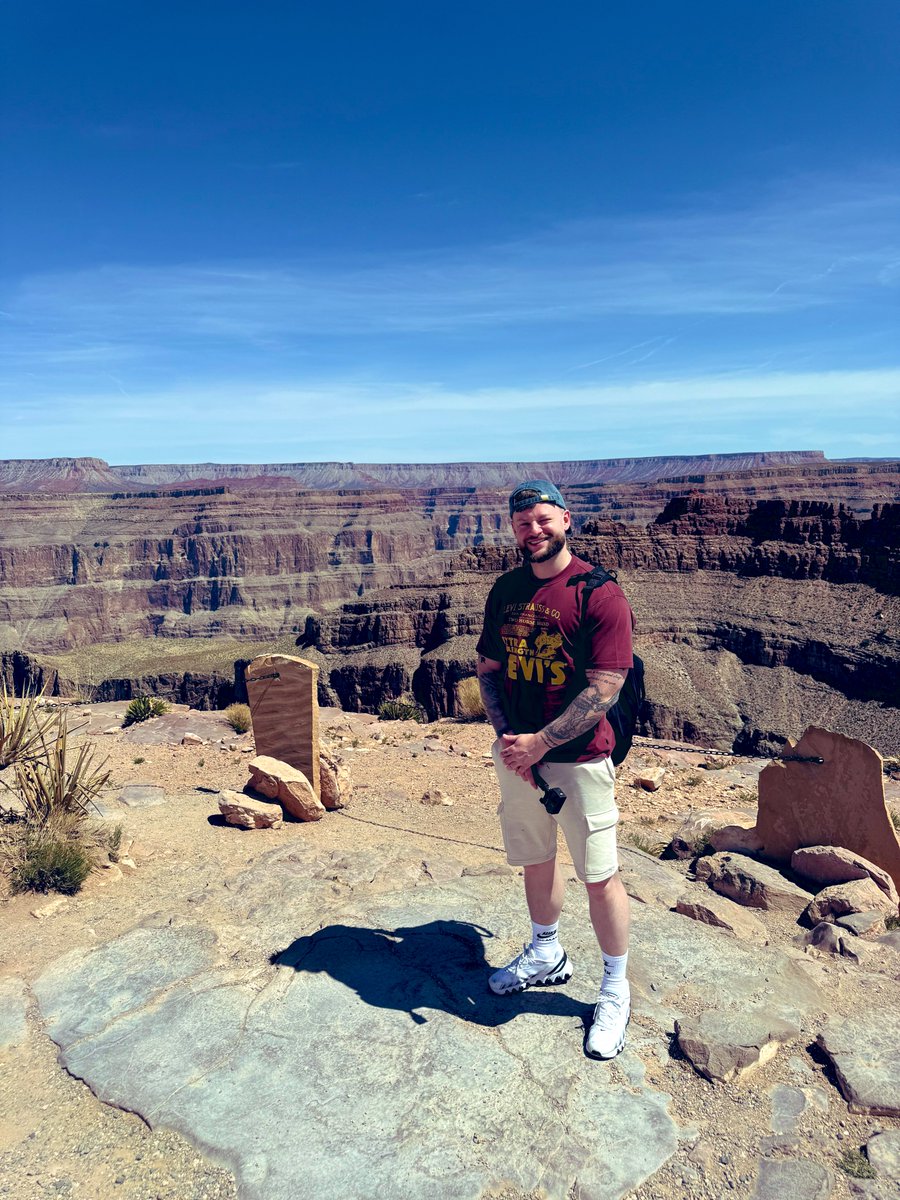 adam_couser's tweet image. Twitch gave reinstated my account, we back baby🤘
Here’s me happy at the Grand Canyon