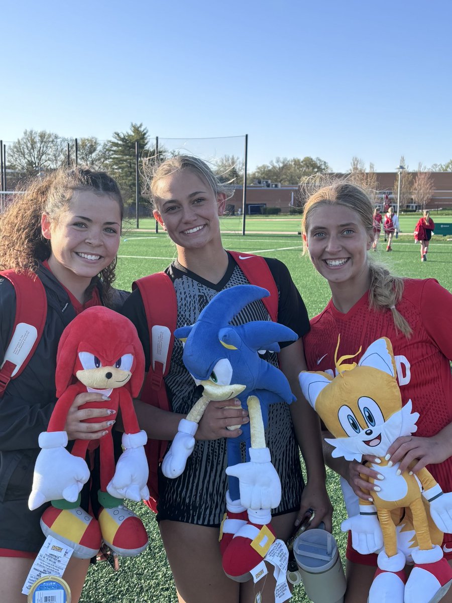 V gets a 2-0 win over St. Dominic!! 
Sonic Trio 
Sonic - Hadley A - shutout!
Tails - Haydn E - game winning goal
Knuckles - Melissa H - just check out the 🩸 
Goal - Late W 
Assists - Ellie T and Carson T