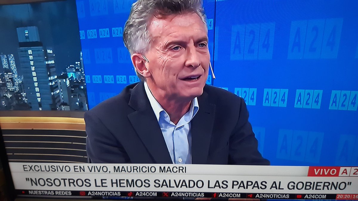 MACRI: 
Nosotros le hemos SALVADO LAS PAPAS al gob.
NO hice ningún juego con CRISTINA
Lo q hicimos ES DEFENDER A LA CONSTITUCIÓN NACIONAL‼️💛👏