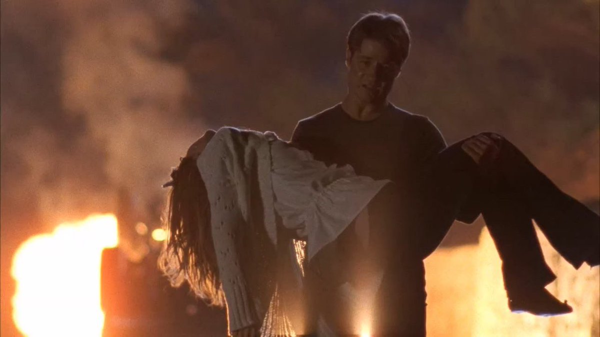 That scene on #TheWhiteLotus S03 finale, i’ve see. It before, at least twice…. #TheOC