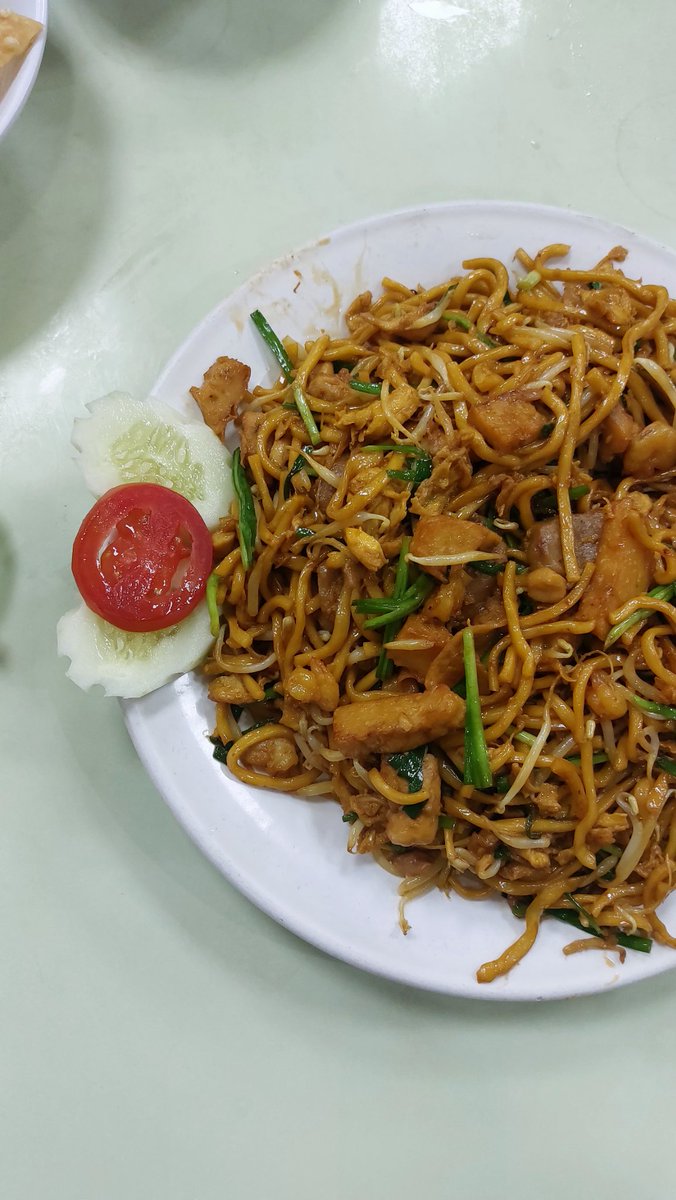 empathurufdian's tweet image. Skrg kalo mau post foto pake tag tipe hp ah
-bakmie goreng GK (tipe bakmie yg cenderung manis, enak 👍. Aku lebih suka yg gurih asin manis). Seporsi harga 50.000an bis abuat makan 3 orang 👨‍👩‍👧.
#a52s