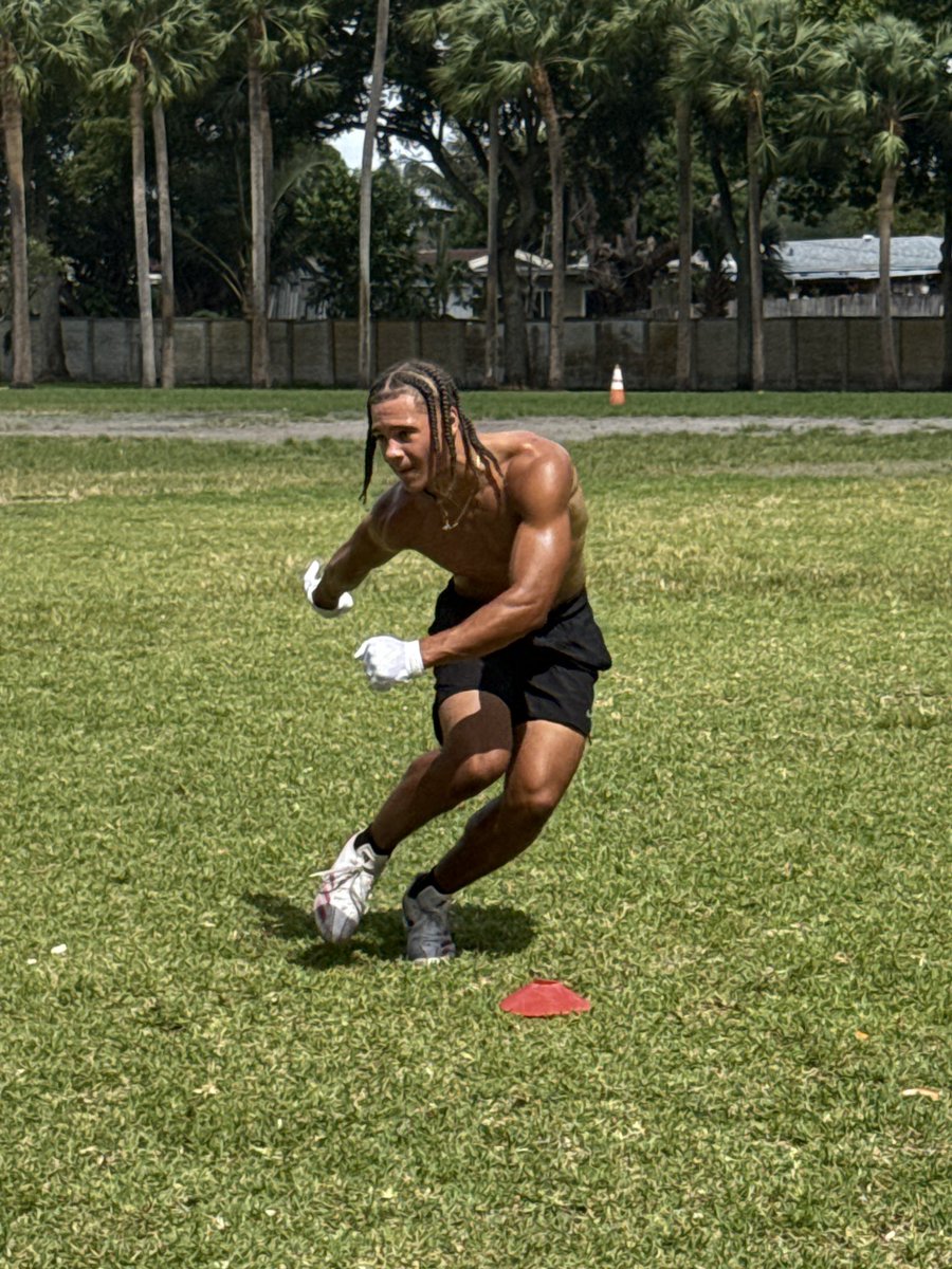 hudson_h3's tweet image. Good work with goldfeet_jo @GoldFeetFormula @GoldFeetGlobal #Grinding #working #ballout #CO2026 #seniorszn @Coach_Magana @CoachModkins @CoachKerryCooks @EddieWhitley37 @CoachAndrePope @CoachKenion @On3Recruits @JerryRecruiting @Nadeboyz @DWalls2ND
