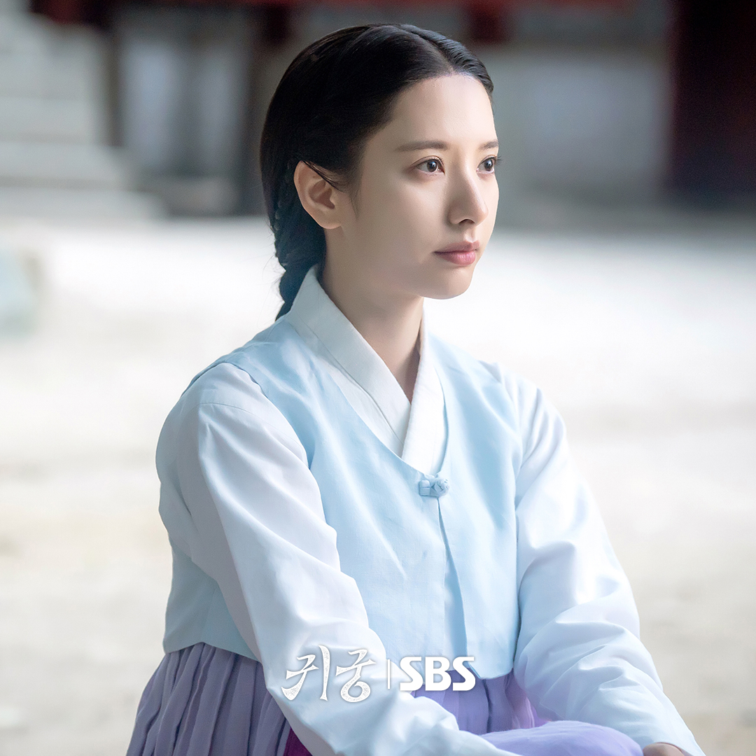 미친 (positive) 비주얼 애체 장인 김지연
한복 찰떡 소화력 무슨 일?🥰

SBS 새 금토드라마 <귀궁>
☞ 4월 18일 [금] 밤 9시 50분 첫 방송

#SBS새금토드라마 #귀궁
#TheHauntedPalace #귀궁스틸 #스틸
#육신쟁탈판타지로코 #판타지 #로코
#육성재 #김지연 #김지훈